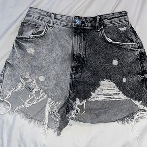 2 colored gray jean shorts